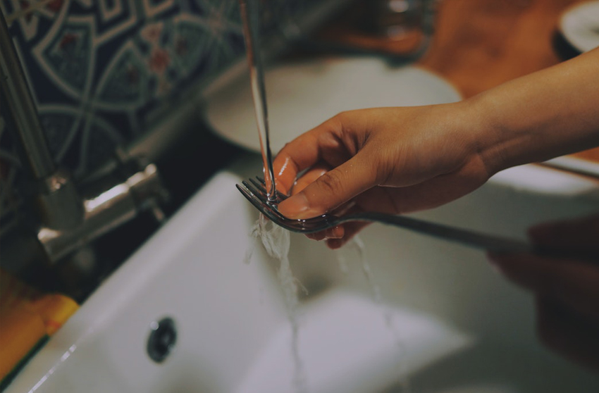 Washing Your Dishes - Tips to make sure you don't annoy others staying at your hostel